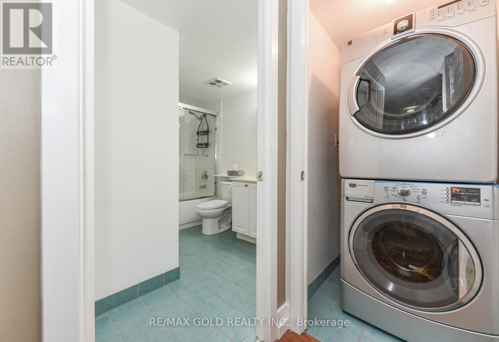 211 - 17 Michael Power Place, Toronto, Ontario  M9A 5G5 - Photo 24 - W12562264