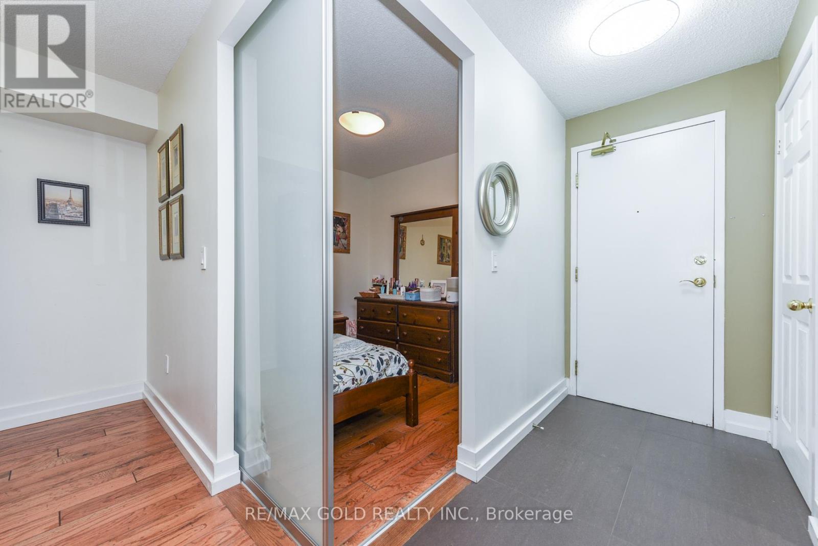 211 - 17 Michael Power Place, Toronto, Ontario  M9A 5G5 - Photo 25 - W12562264