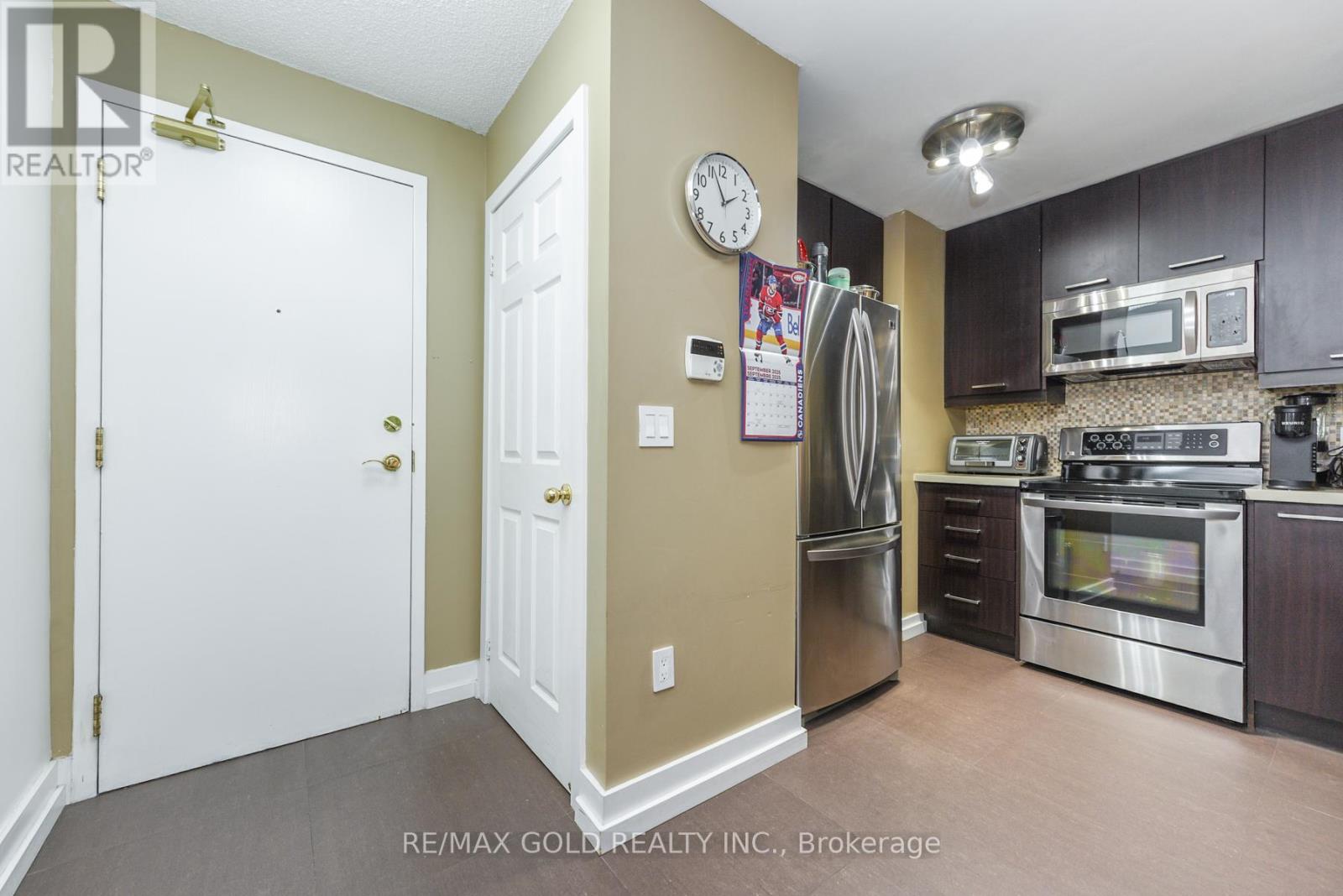 211 - 17 Michael Power Place, Toronto, Ontario  M9A 5G5 - Photo 26 - W12562264