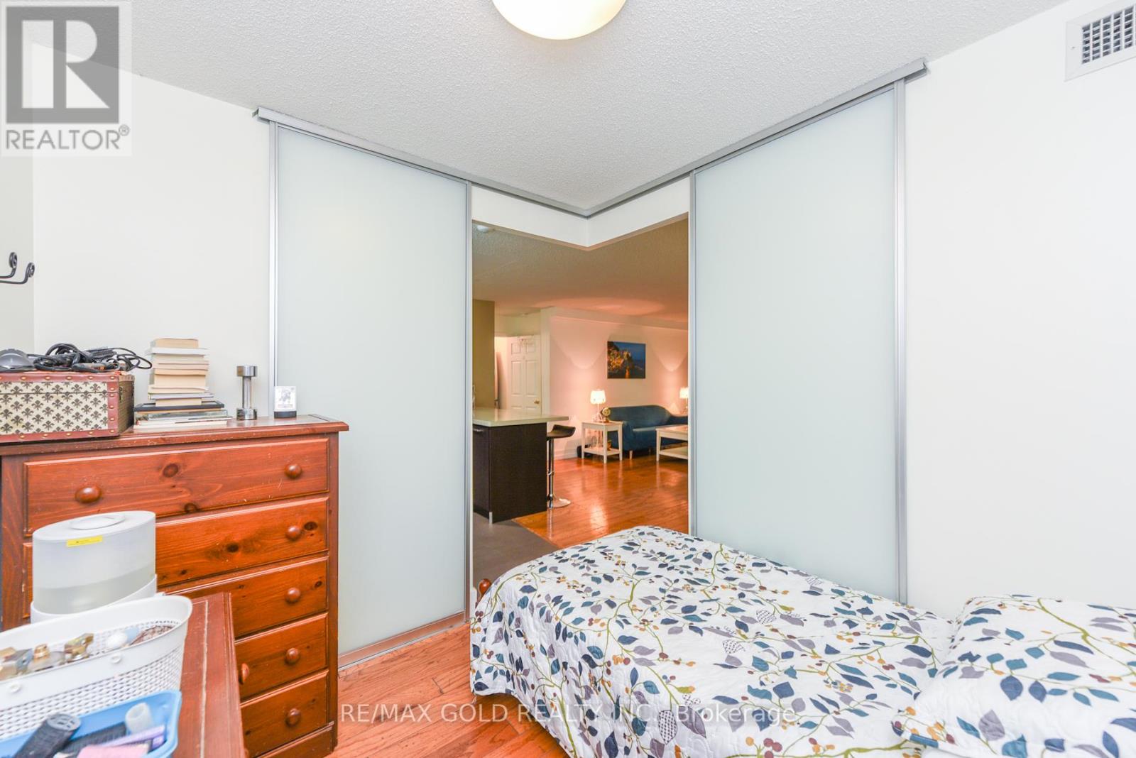 211 - 17 Michael Power Place, Toronto, Ontario  M9A 5G5 - Photo 30 - W12562264