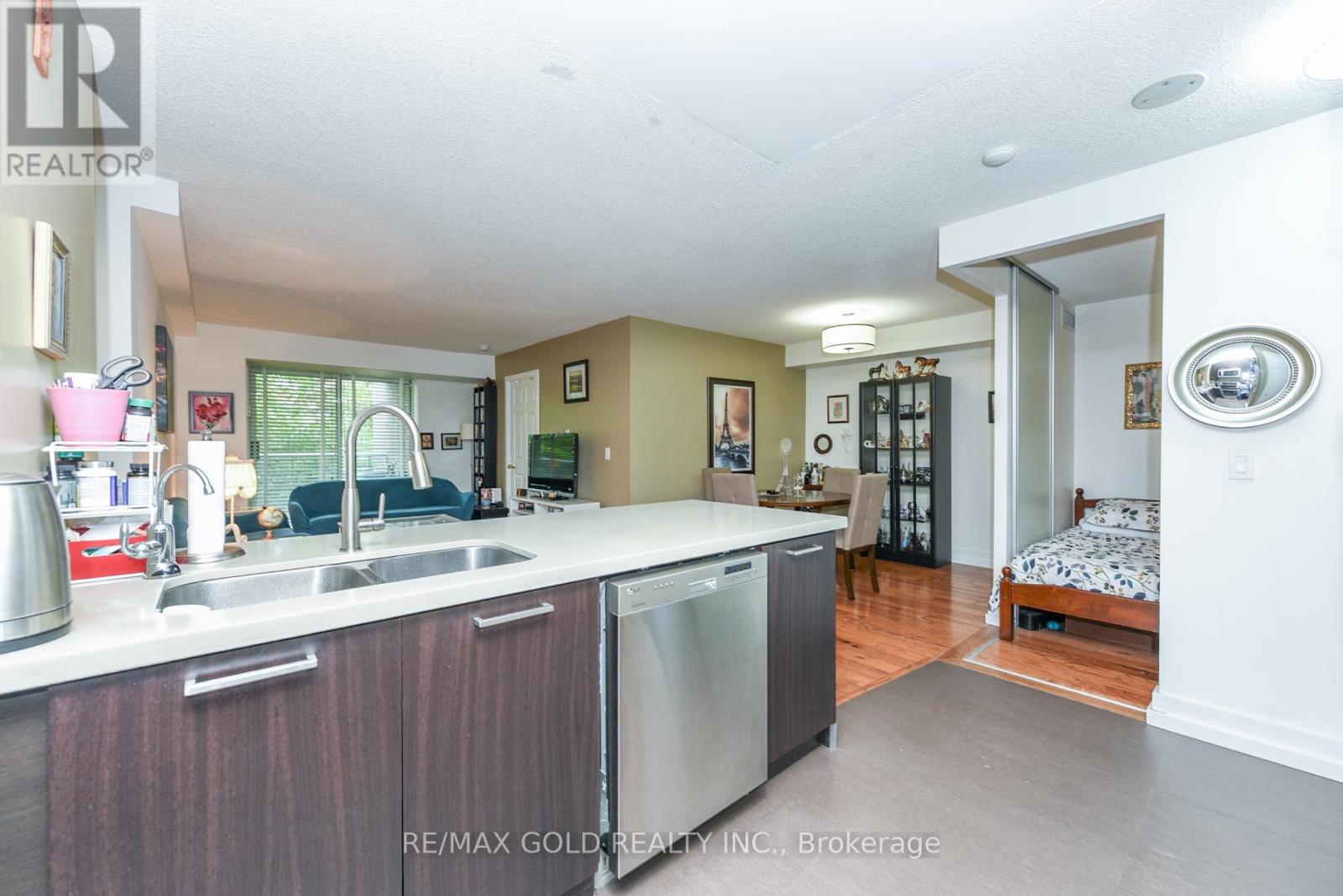 211 - 17 Michael Power Place, Toronto, Ontario  M9A 5G5 - Photo 33 - W12562264