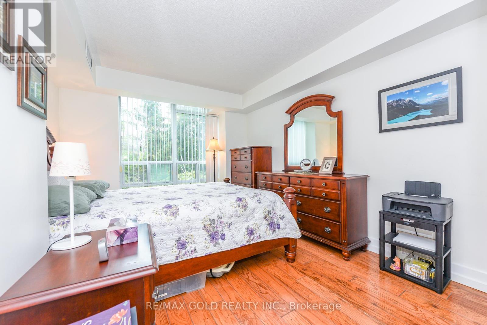 211 - 17 Michael Power Place, Toronto, Ontario  M9A 5G5 - Photo 8 - W12562264