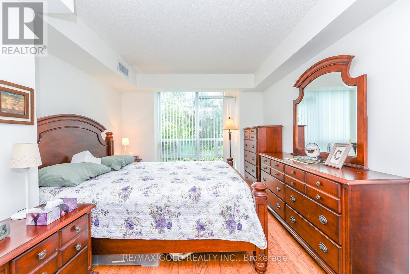 211 - 17 Michael Power Place, Toronto, Ontario  M9A 5G5 - Photo 9 - W12562264