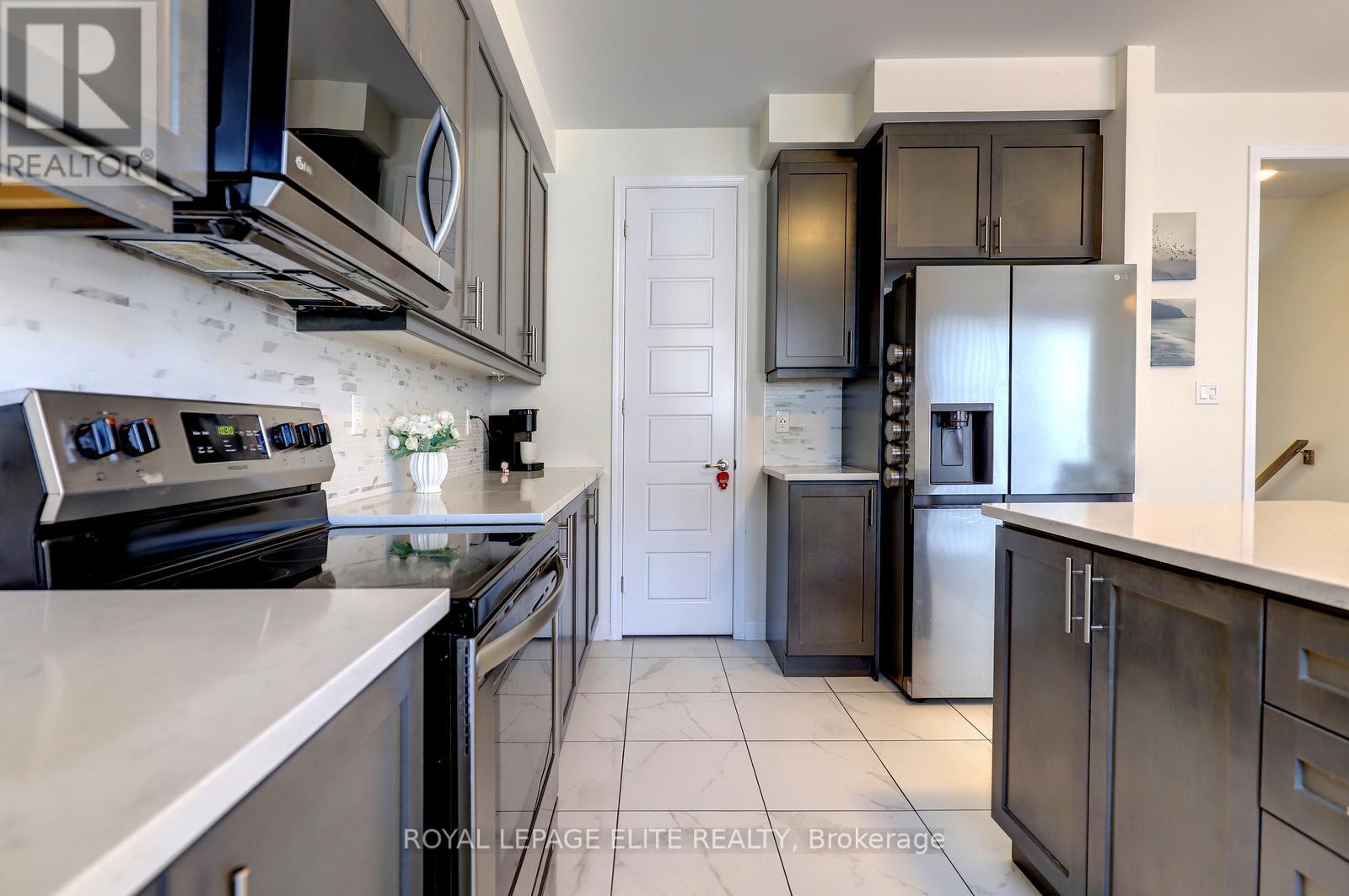 3315 Vardon Way, Oakville, Ontario  L6M 1S1 - Photo 17 - W12562280