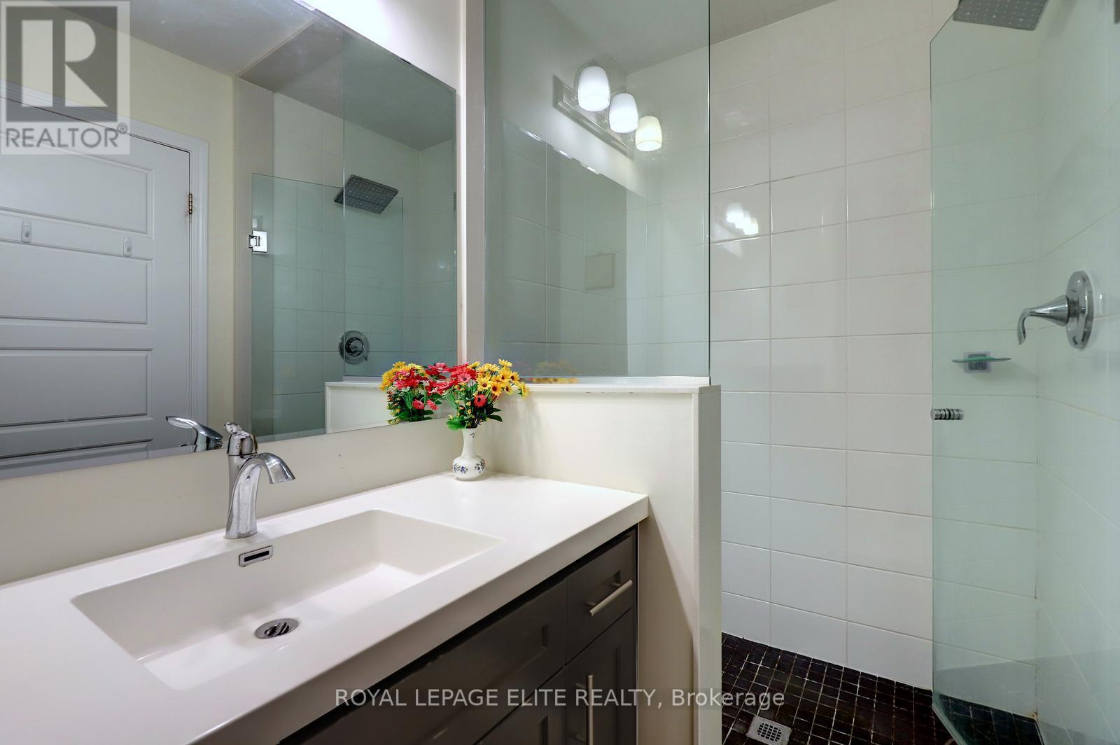 3315 Vardon Way, Oakville, Ontario  L6M 1S1 - Photo 26 - W12562280