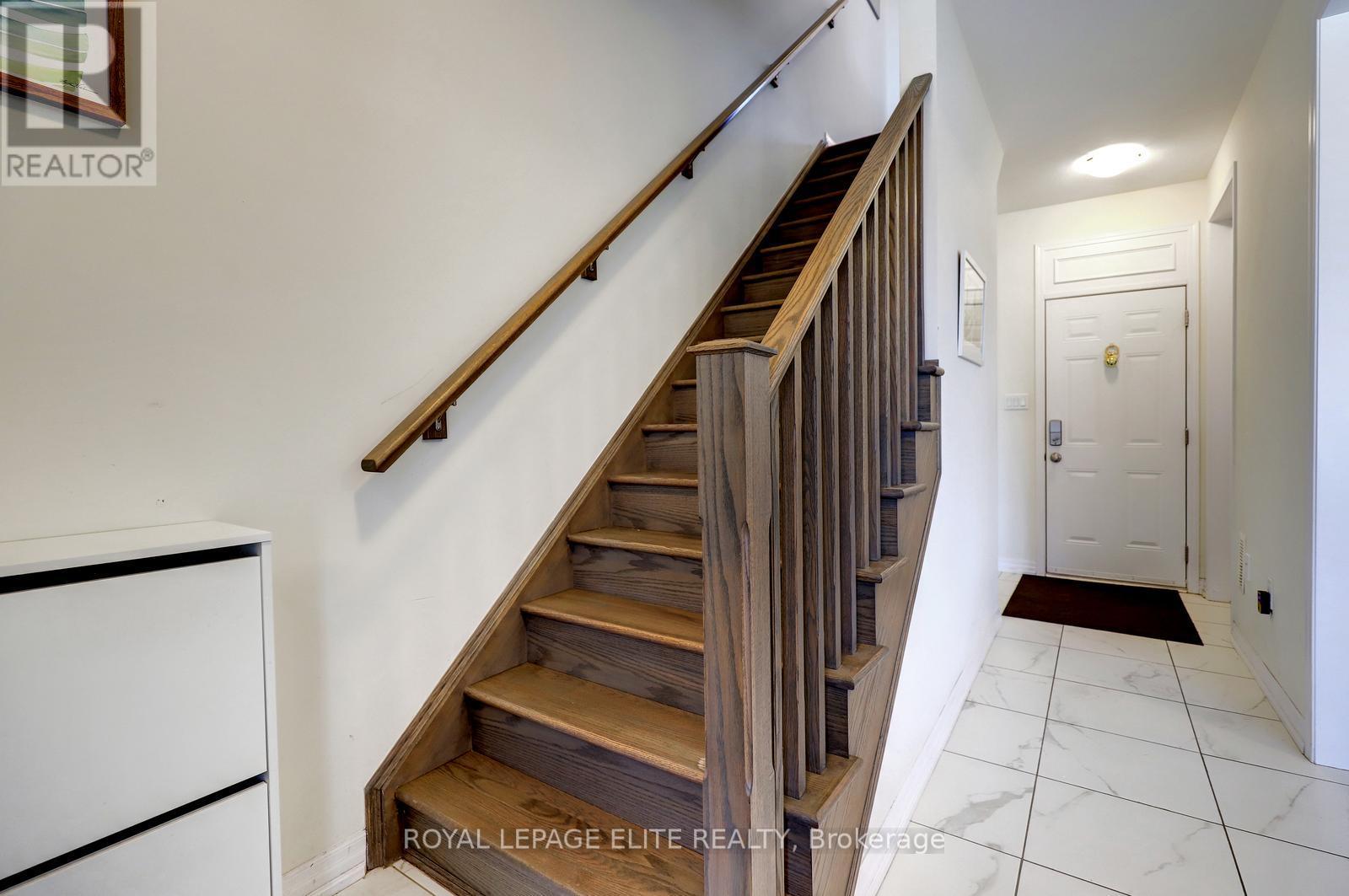 3315 Vardon Way, Oakville, Ontario  L6M 1S1 - Photo 7 - W12562280