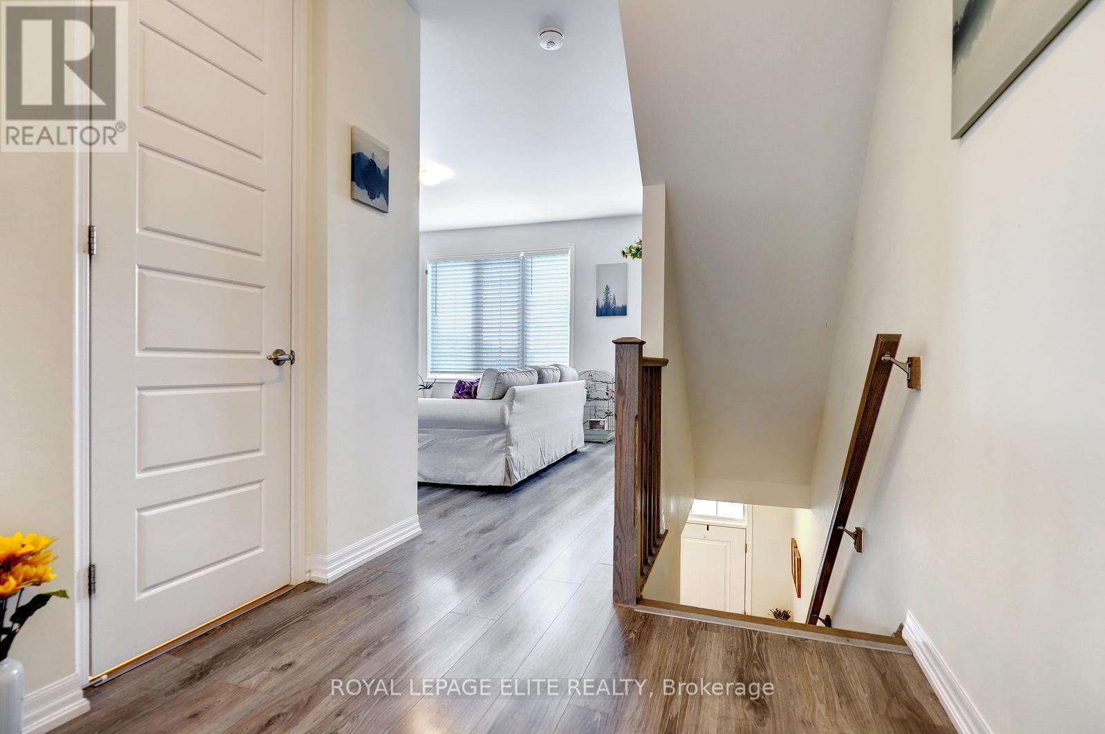 3315 Vardon Way, Oakville, Ontario  L6M 1S1 - Photo 8 - W12562280