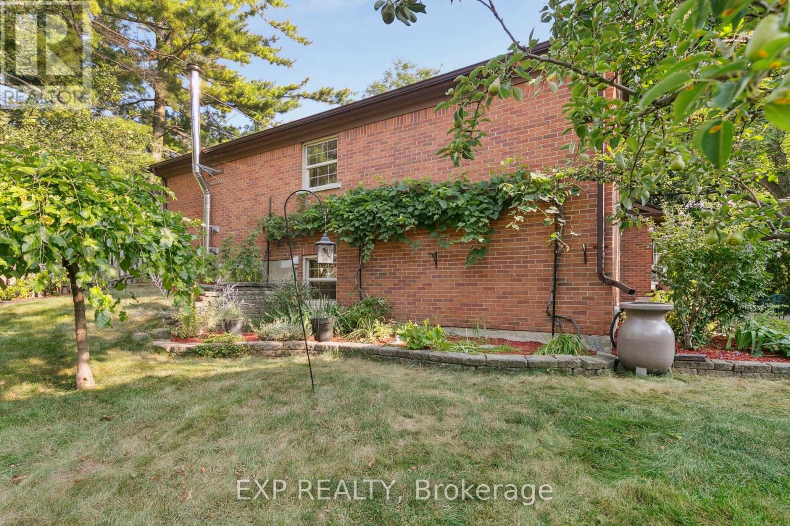 2565 Claymore Crescent, Mississauga, Ontario  L5C 3A2 - Photo 38 - W12562310