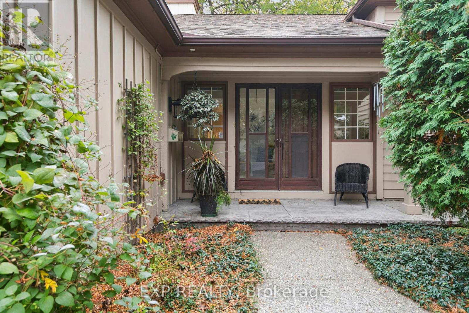 2565 Claymore Crescent, Mississauga, Ontario  L5C 3A2 - Photo 4 - W12562310