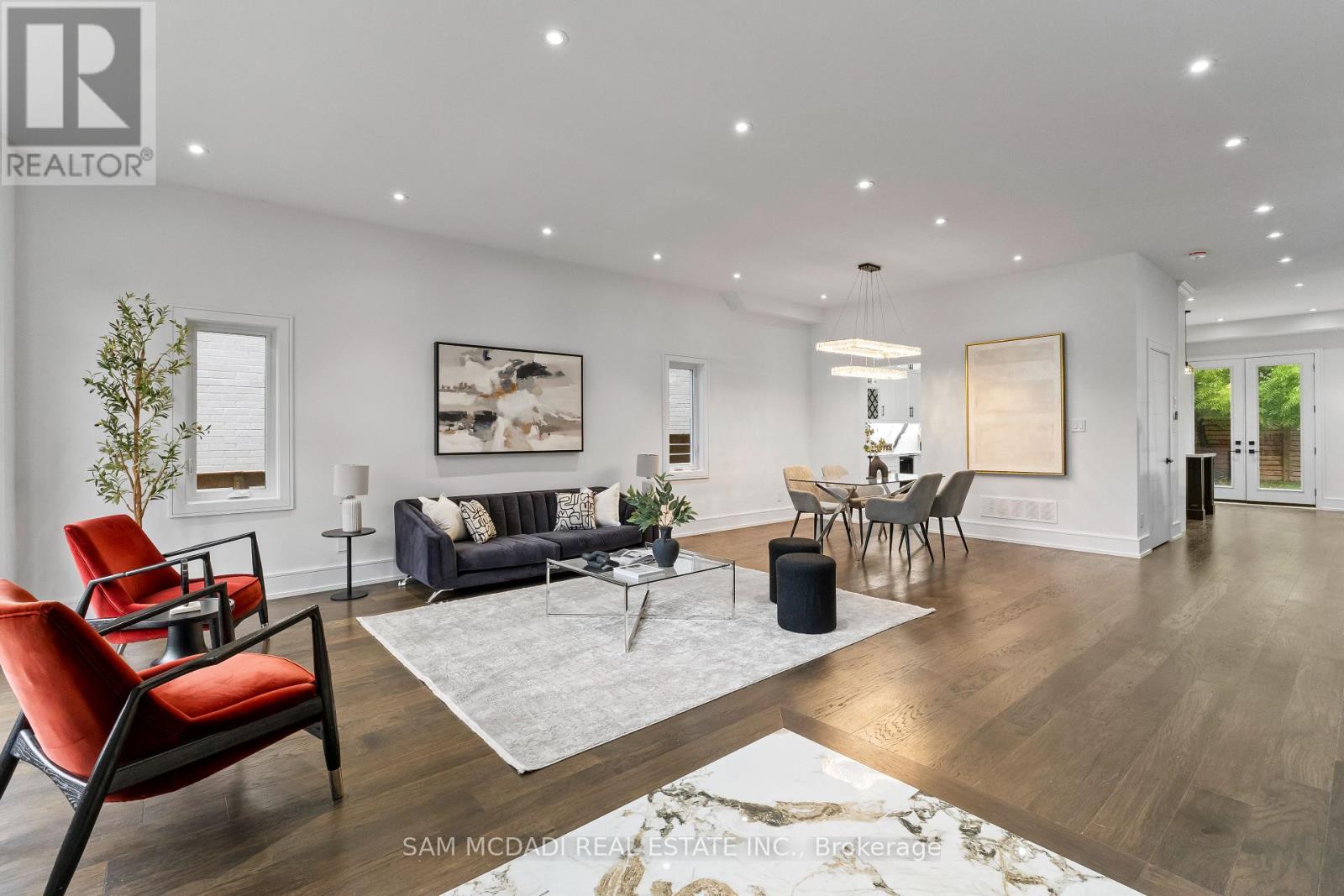 193 Mateo Place, Mississauga, Ontario  L5A 0A5 - Photo 3 - W12562354