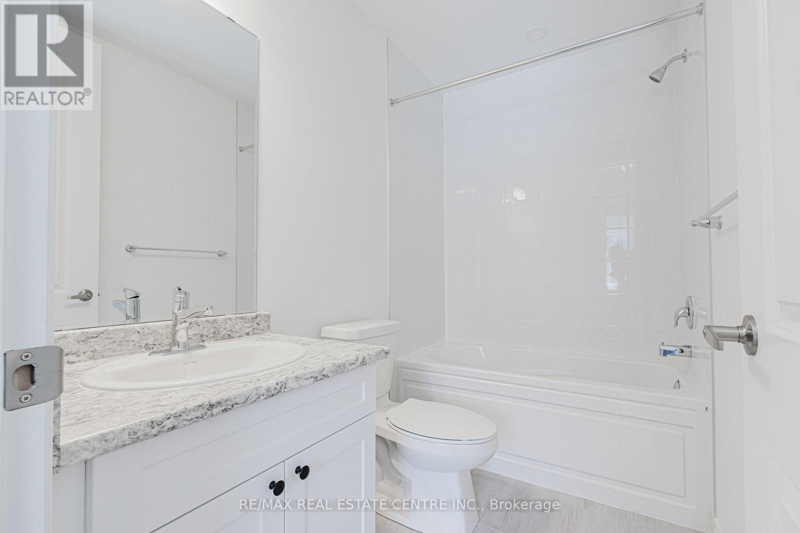 34 Bellasera Way, Caledon, Ontario  L7C 4P1 - Photo 7 - W12562400