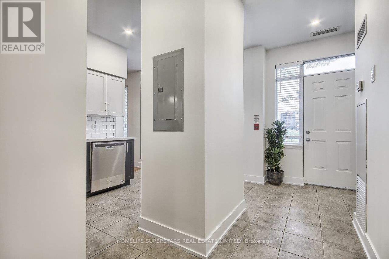 Th 107 - 388 Prince Of Wales Drive, Mississauga, Ontario  L5B 0A1 - Photo 17 - W12562402