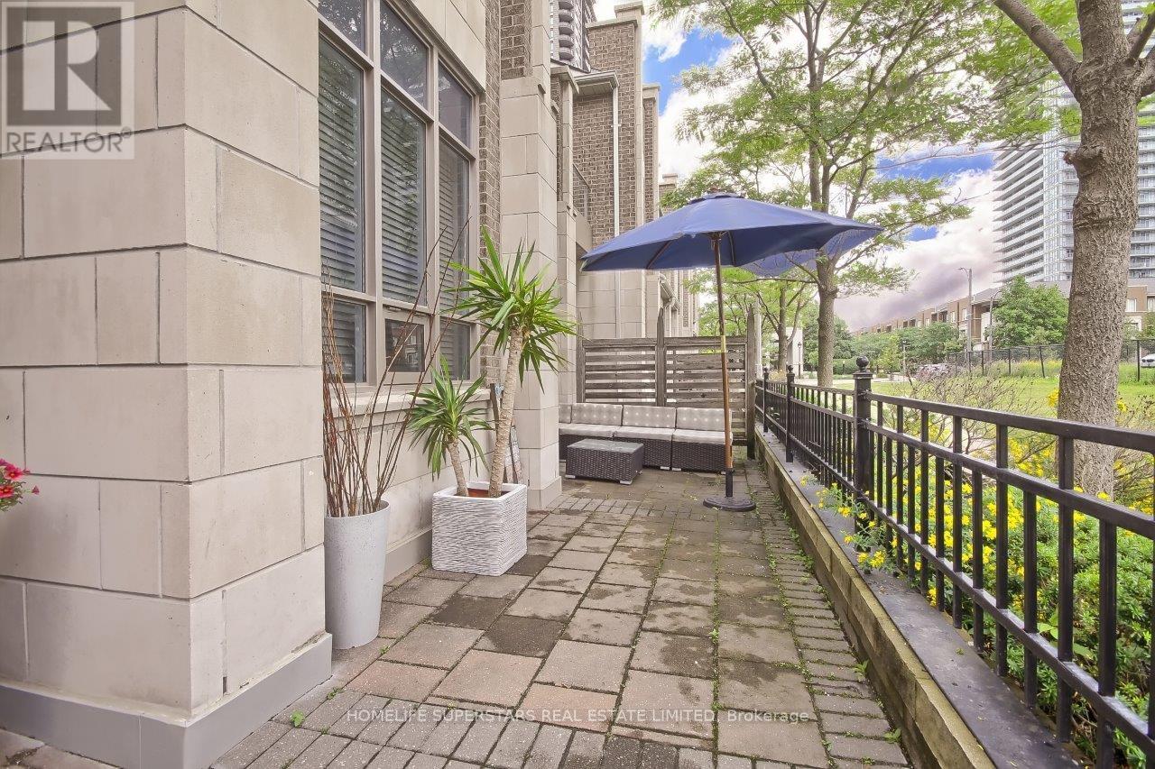 Th 107 - 388 Prince Of Wales Drive, Mississauga, Ontario  L5B 0A1 - Photo 4 - W12562402