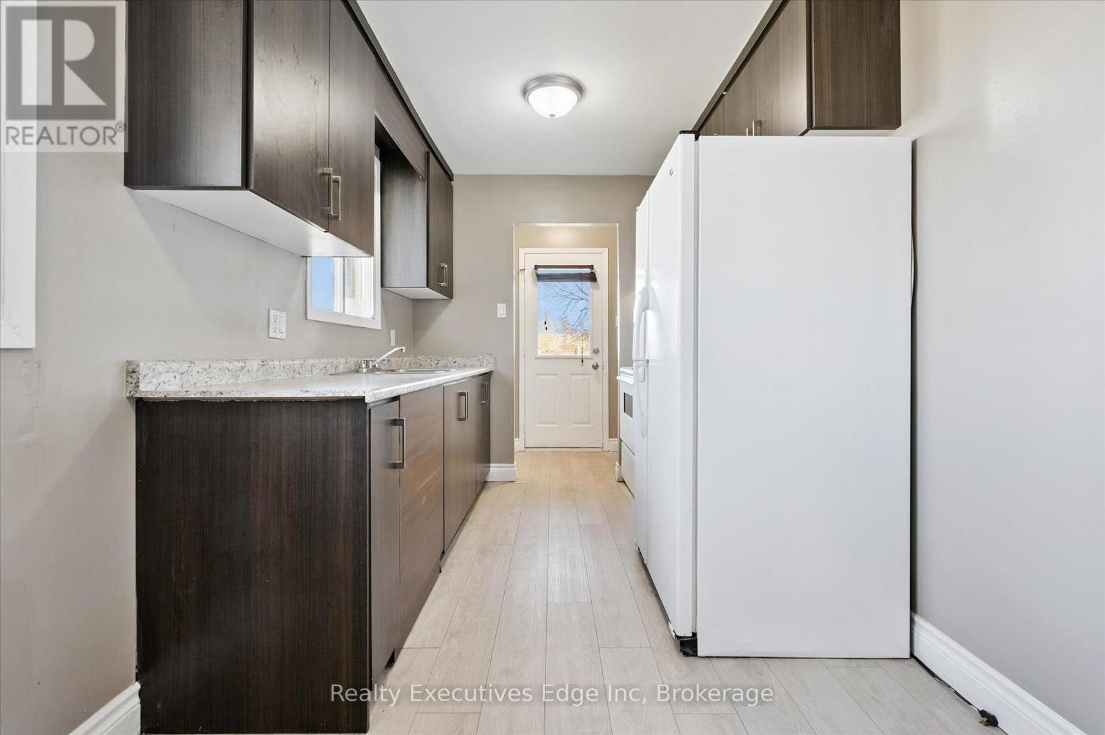 B - 501 Kingscourt Drive, Waterloo, Ontario  N2K 2X9 - Photo 11 - X12562532