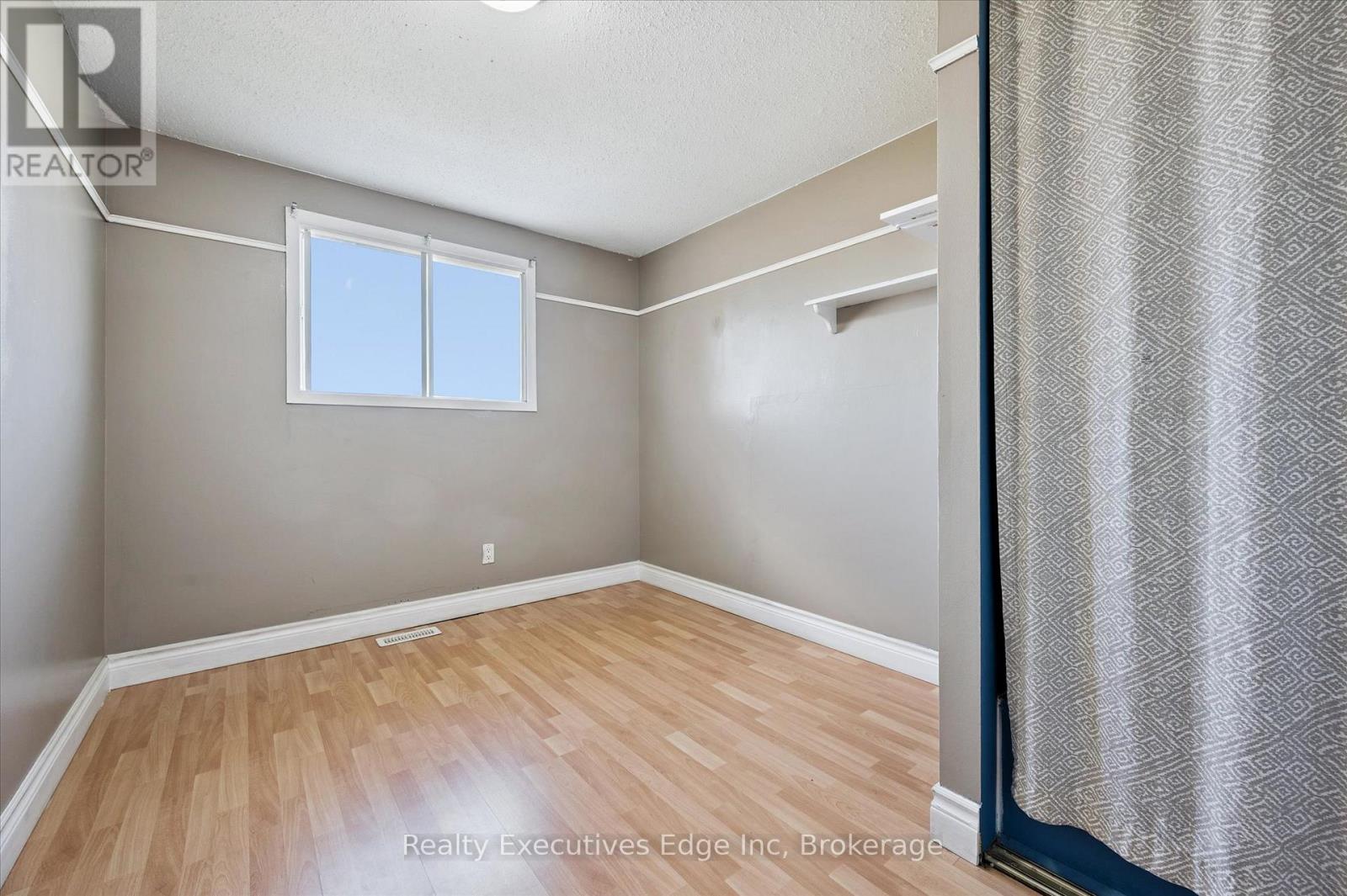 B - 501 Kingscourt Drive, Waterloo, Ontario  N2K 2X9 - Photo 14 - X12562532