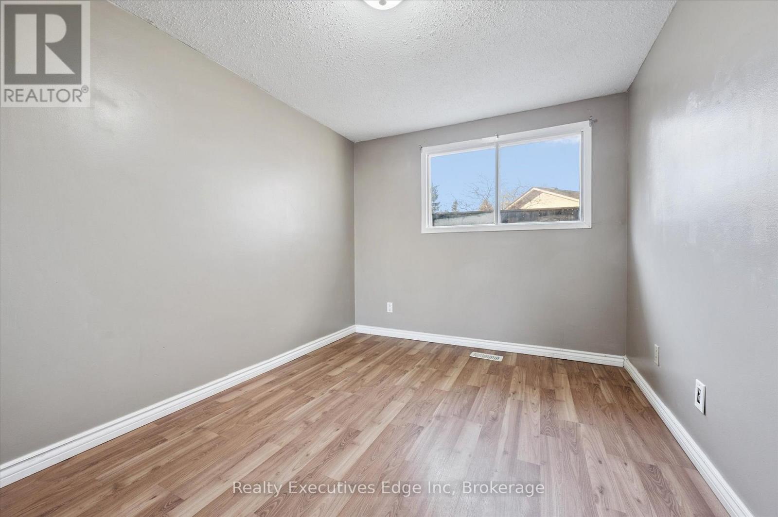 B - 501 Kingscourt Drive, Waterloo, Ontario  N2K 2X9 - Photo 16 - X12562532