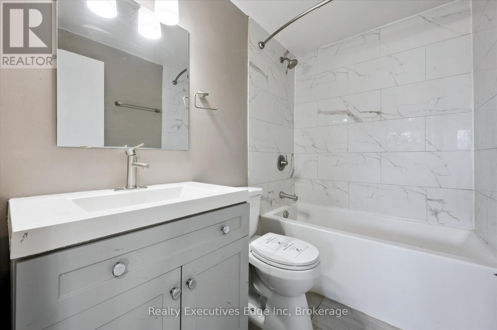 B - 501 Kingscourt Drive, Waterloo, Ontario  N2K 2X9 - Photo 21 - X12562532