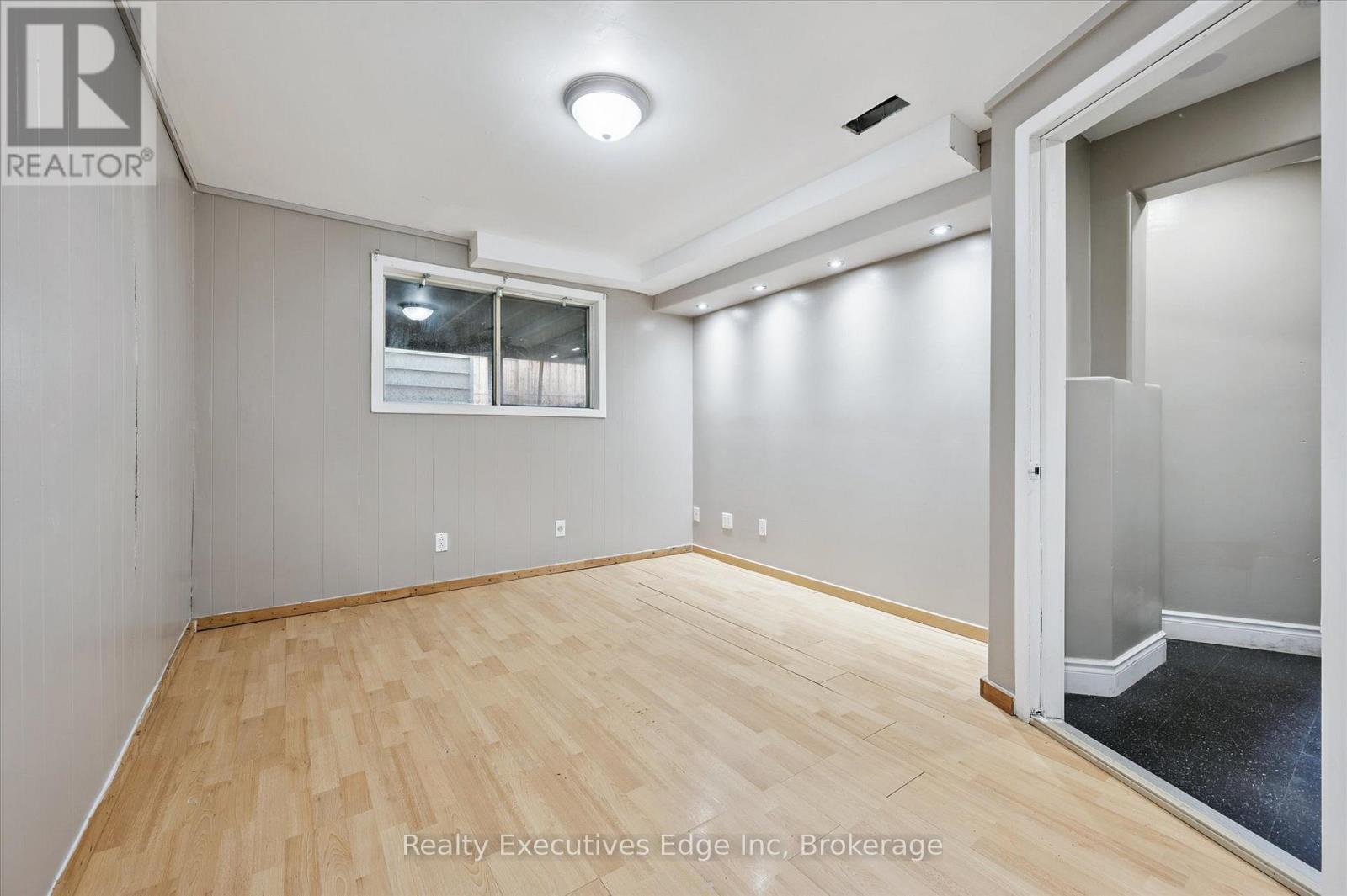 B - 501 Kingscourt Drive, Waterloo, Ontario  N2K 2X9 - Photo 24 - X12562532