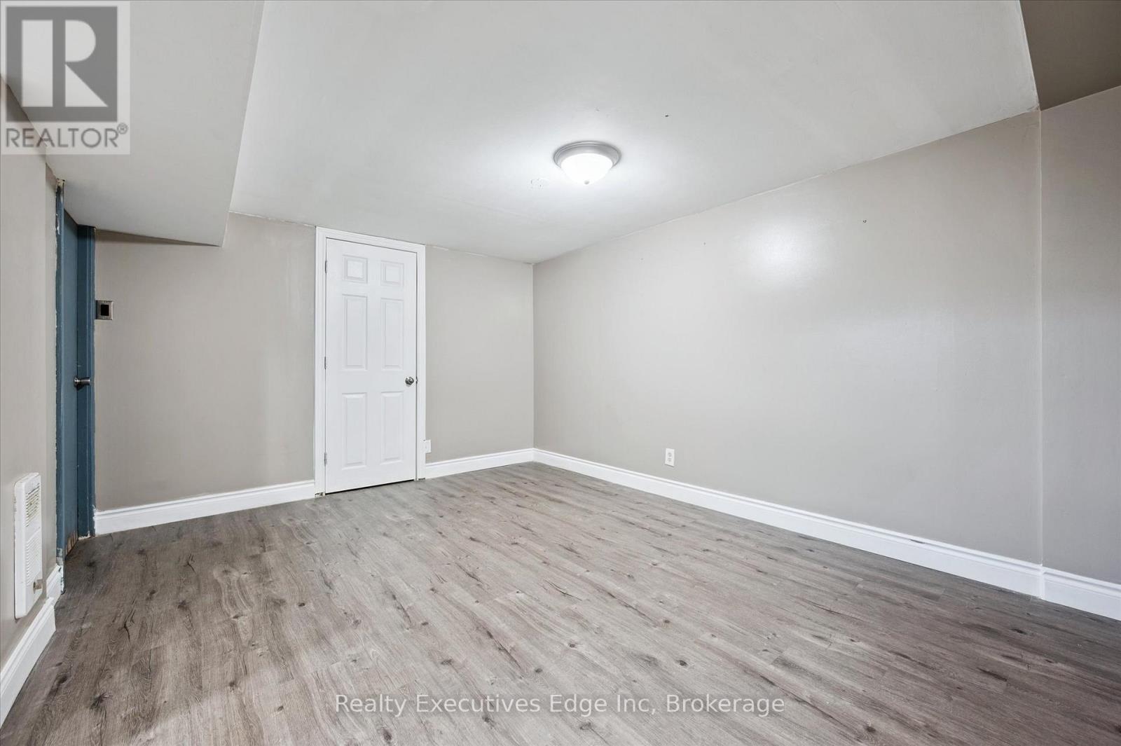 B - 501 Kingscourt Drive, Waterloo, Ontario  N2K 2X9 - Photo 27 - X12562532