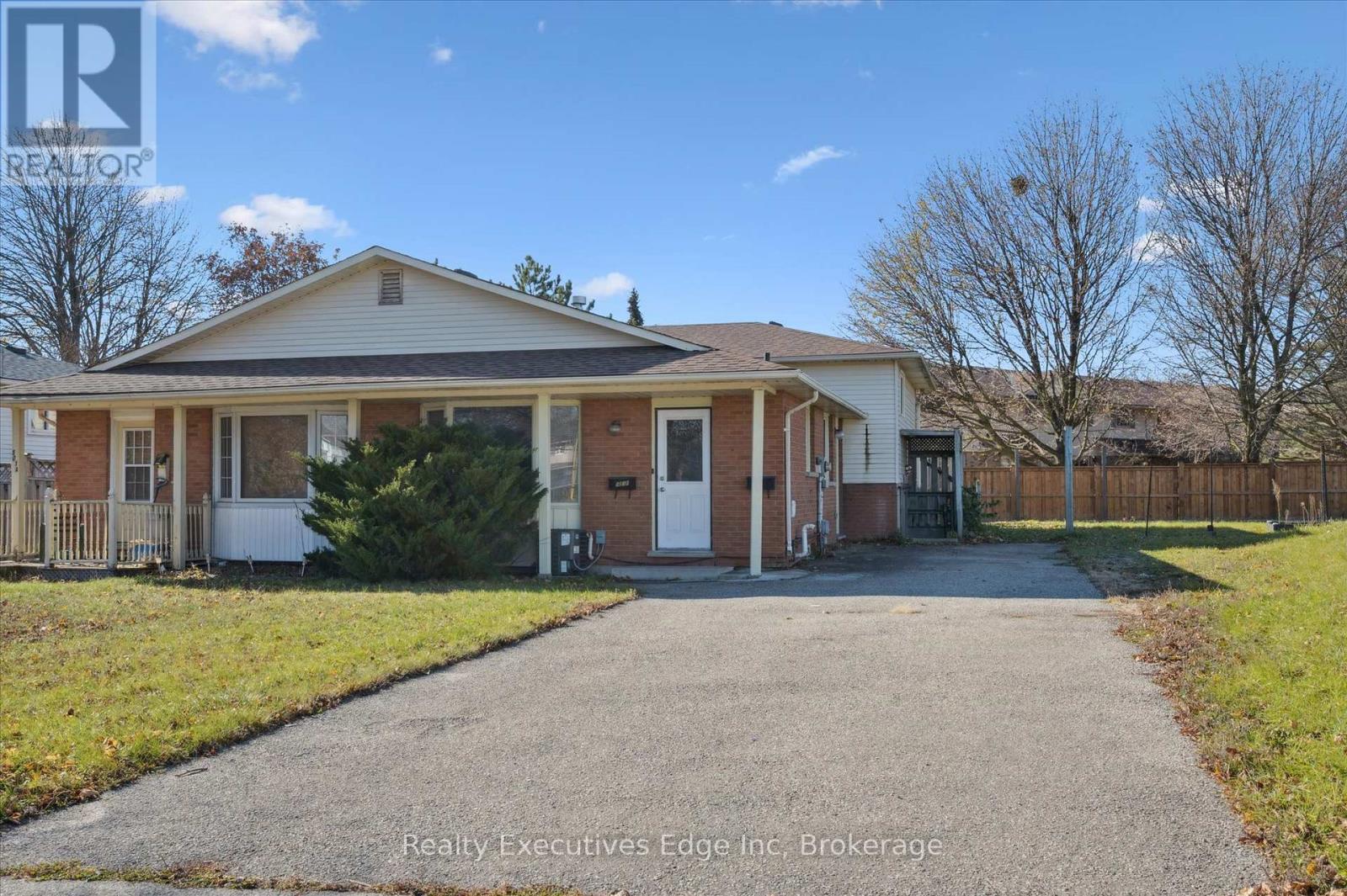 B - 501 Kingscourt Drive, Waterloo, Ontario  N2K 2X9 - Photo 3 - X12562532