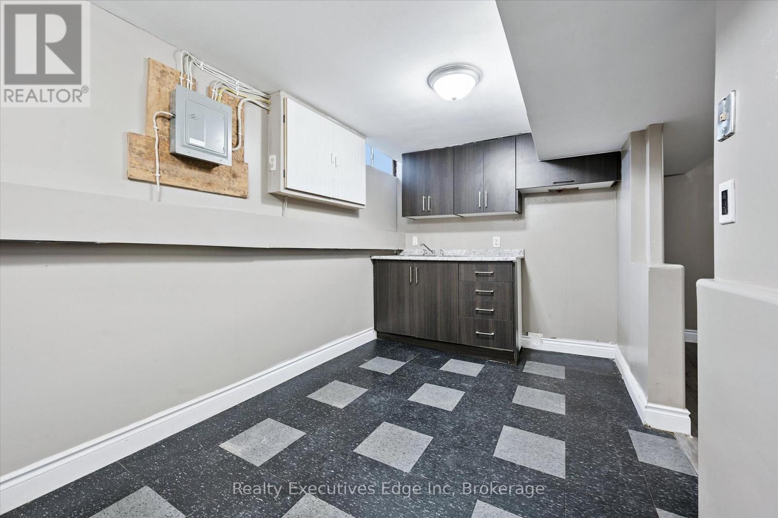 B - 501 Kingscourt Drive, Waterloo, Ontario  N2K 2X9 - Photo 30 - X12562532