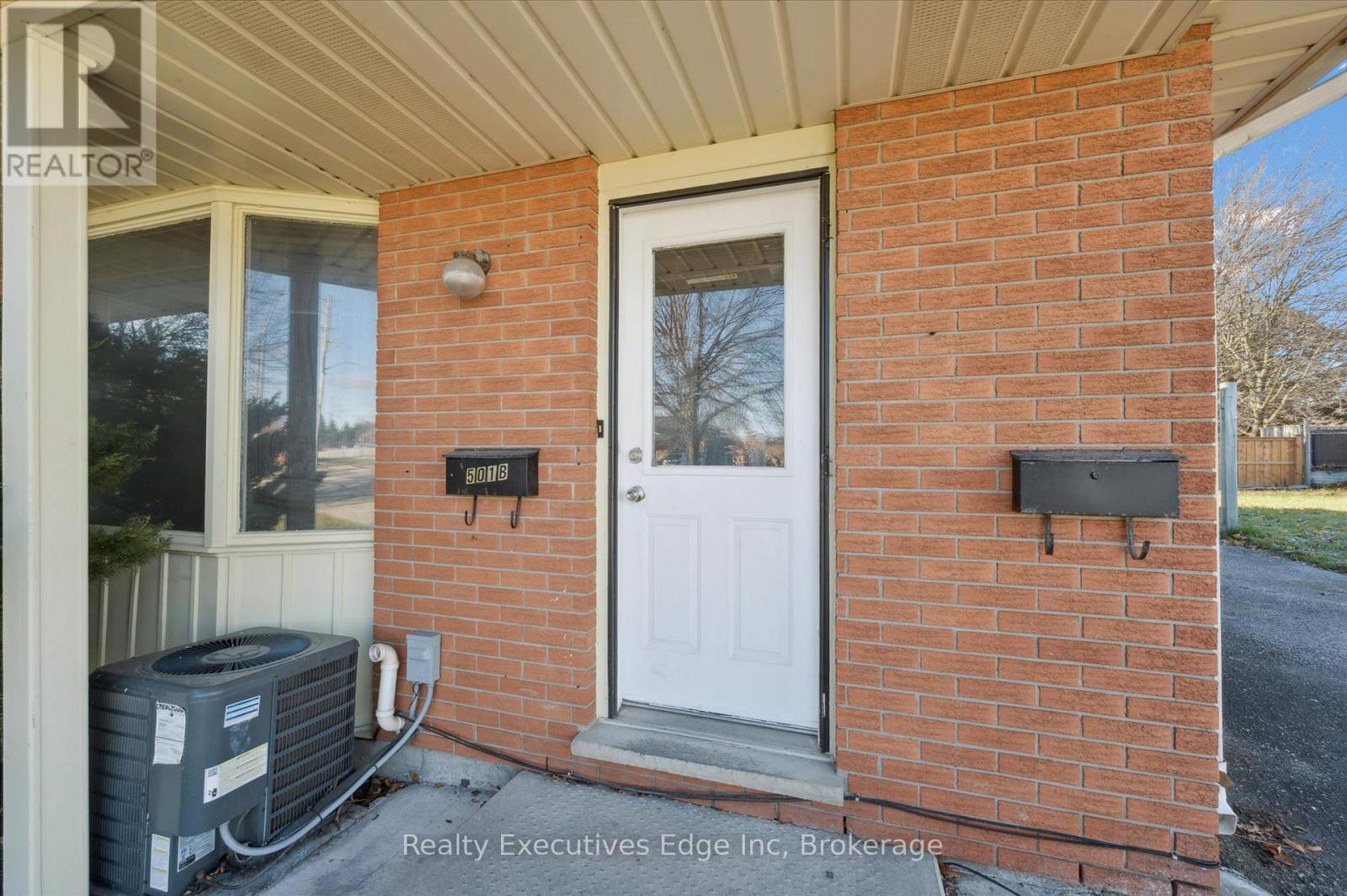 B - 501 Kingscourt Drive, Waterloo, Ontario  N2K 2X9 - Photo 4 - X12562532