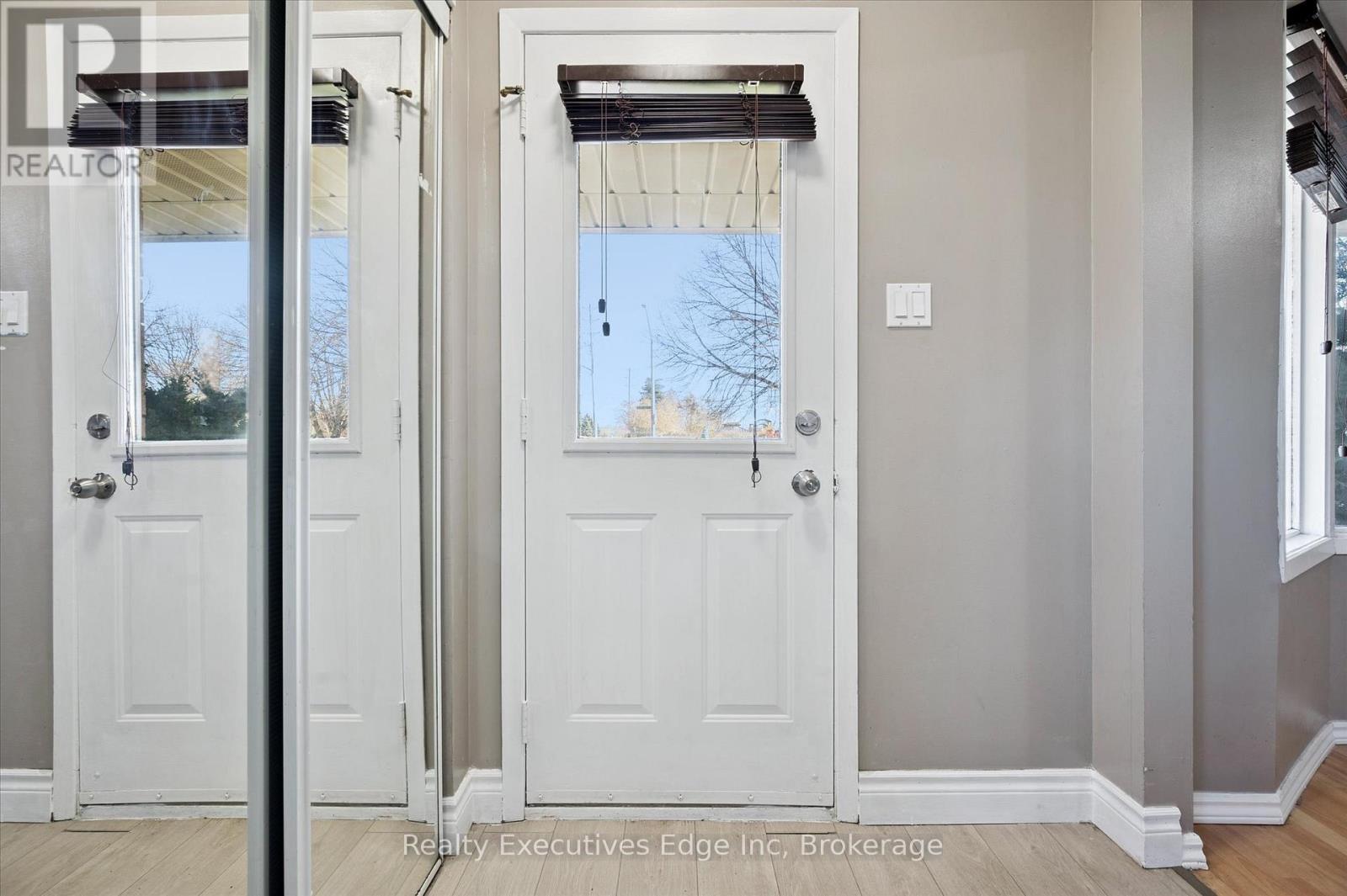 B - 501 Kingscourt Drive, Waterloo, Ontario  N2K 2X9 - Photo 5 - X12562532