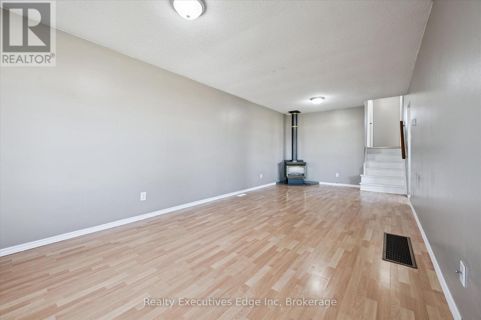 B - 501 Kingscourt Drive, Waterloo, Ontario  N2K 2X9 - Photo 6 - X12562532