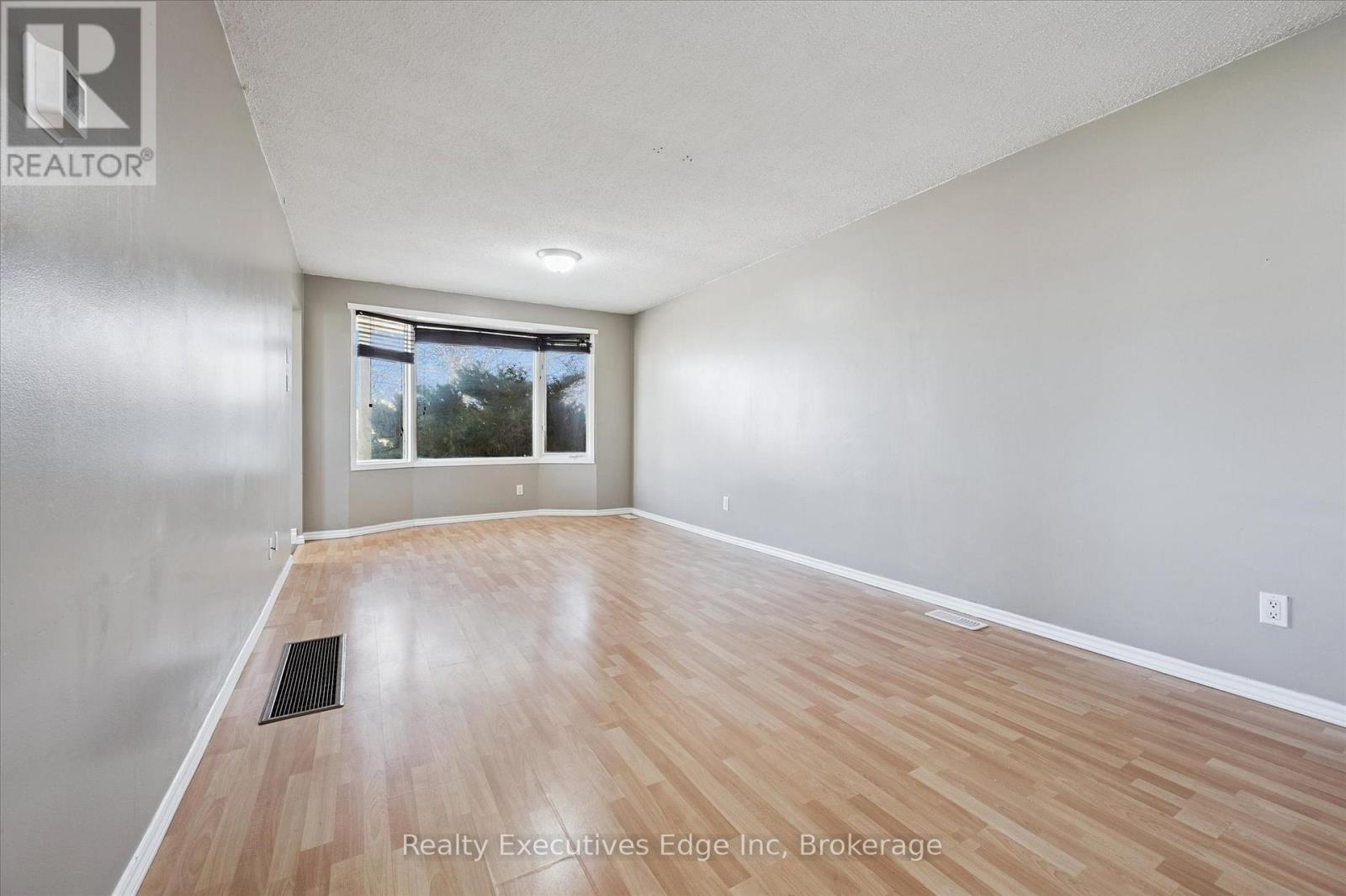 B - 501 Kingscourt Drive, Waterloo, Ontario  N2K 2X9 - Photo 7 - X12562532