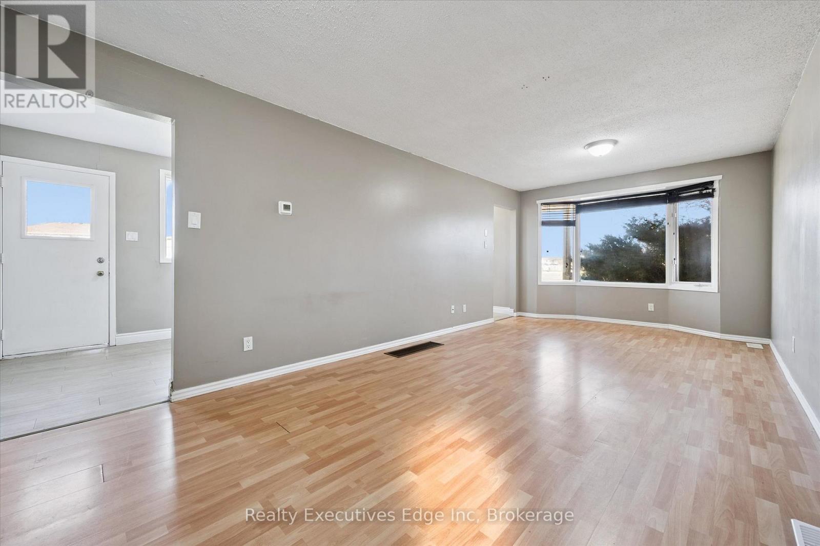 B - 501 Kingscourt Drive, Waterloo, Ontario  N2K 2X9 - Photo 8 - X12562532