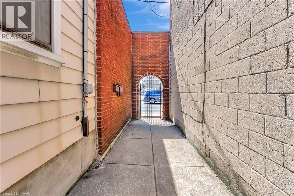 893 Barton Street E, Hamilton, Ontario L8L 3B8 - Photo 10 - 40713673