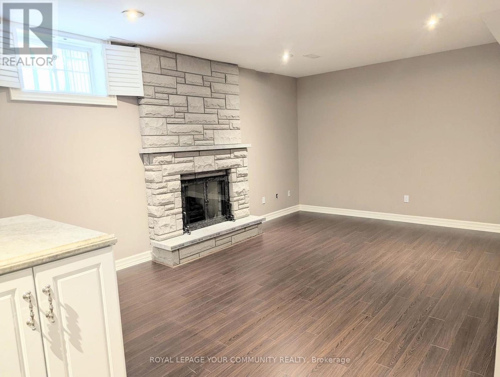 50 Direzze Court, Richmond Hill, Ontario  L4C 0C6 - Photo 4 - N12561726