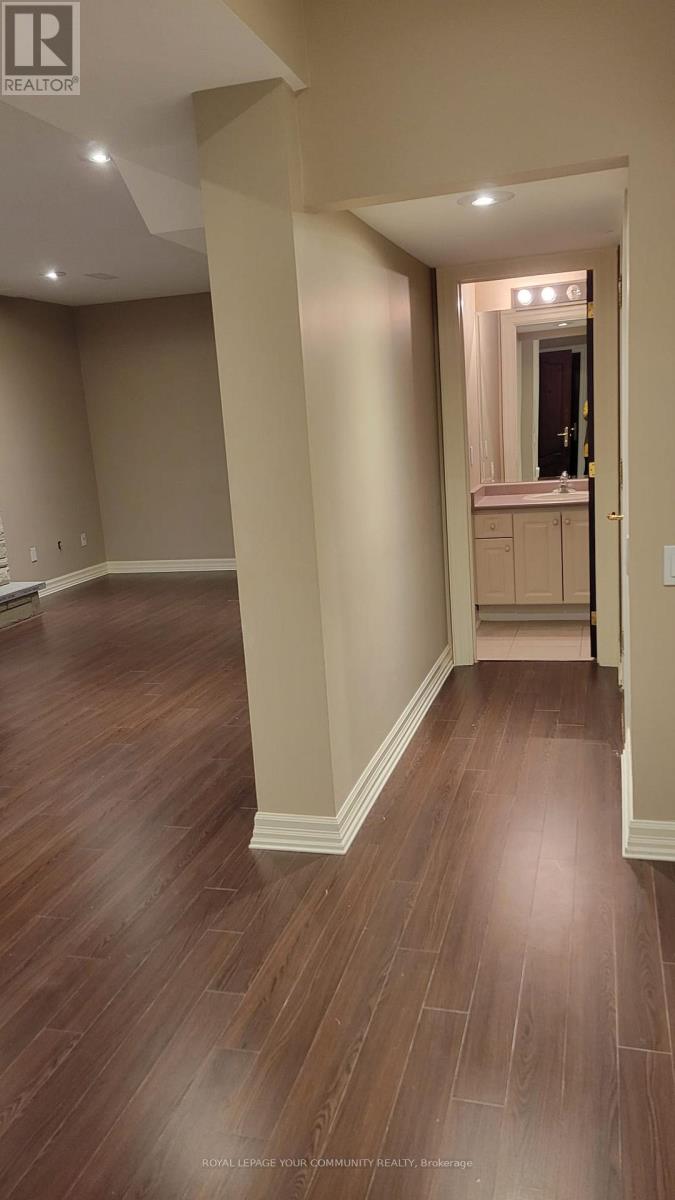 50 Direzze Court, Richmond Hill, Ontario  L4C 0C6 - Photo 5 - N12561726