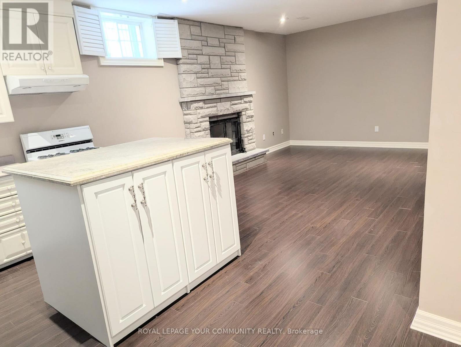 50 Direzze Court, Richmond Hill, Ontario  L4C 0C6 - Photo 3 - N12561726