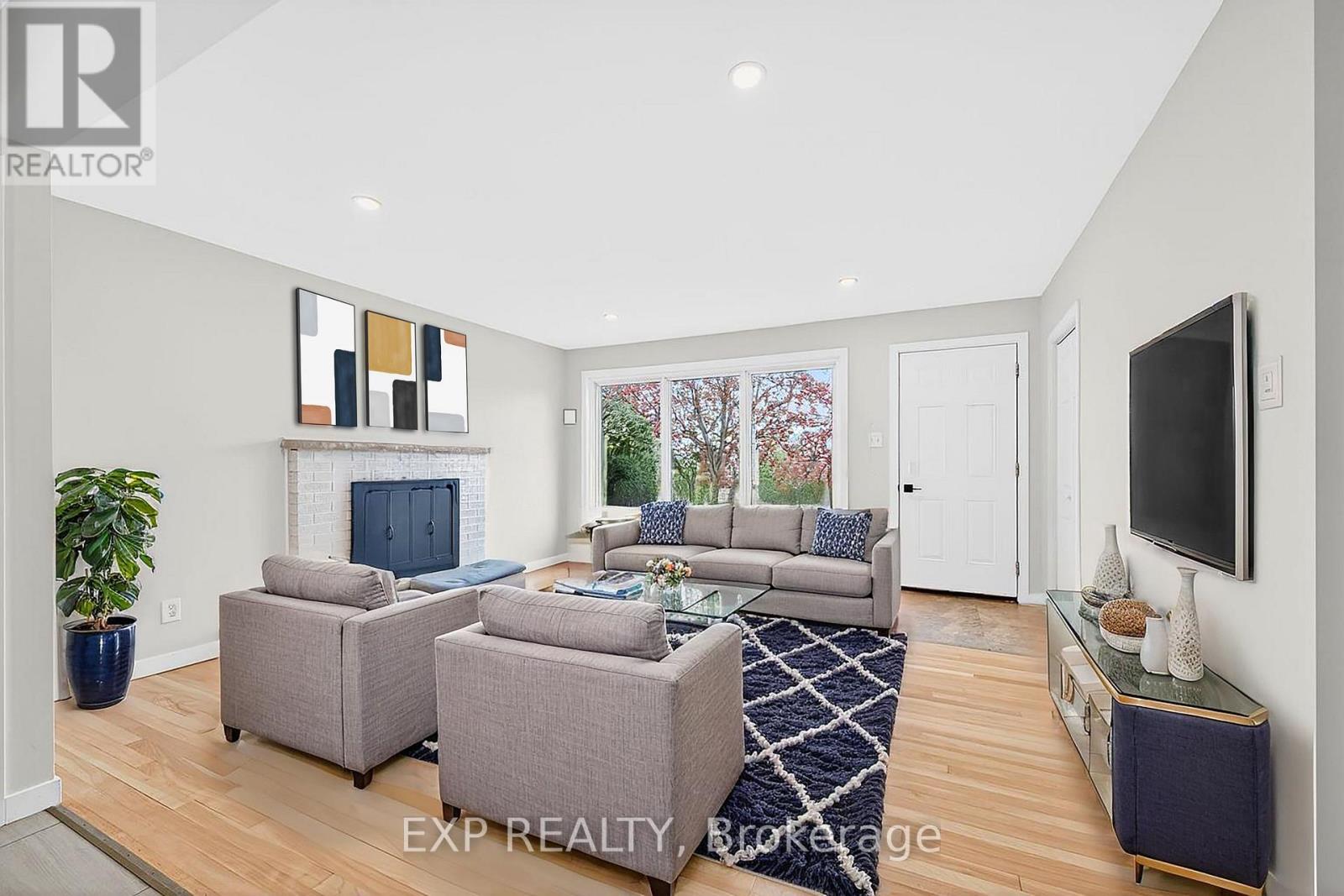 1103 Frances Street, Ottawa, Ontario  K1K 3L6 - Photo 3 - X12562494