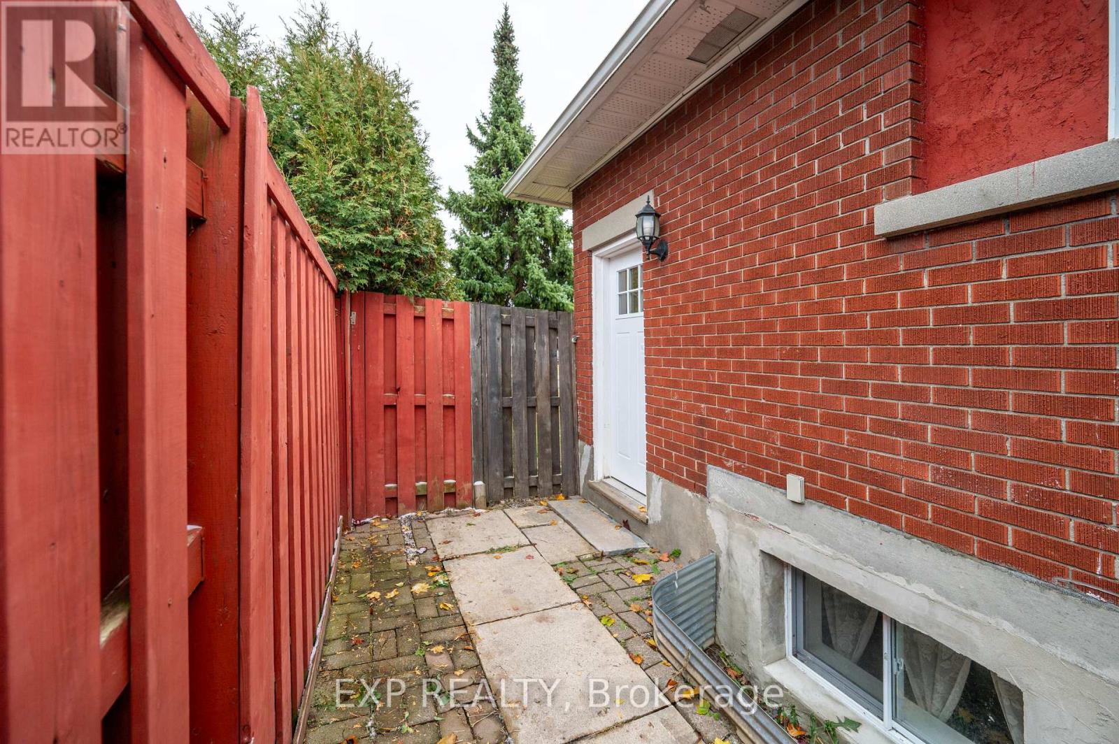 1103 Frances Street, Ottawa, Ontario  K1K 3L6 - Photo 37 - X12562494