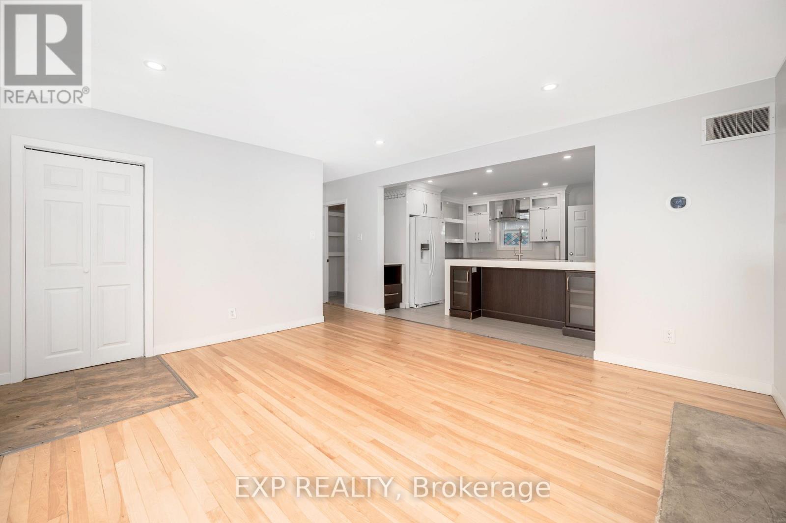 1103 Frances Street, Ottawa, Ontario  K1K 3L6 - Photo 5 - X12562494