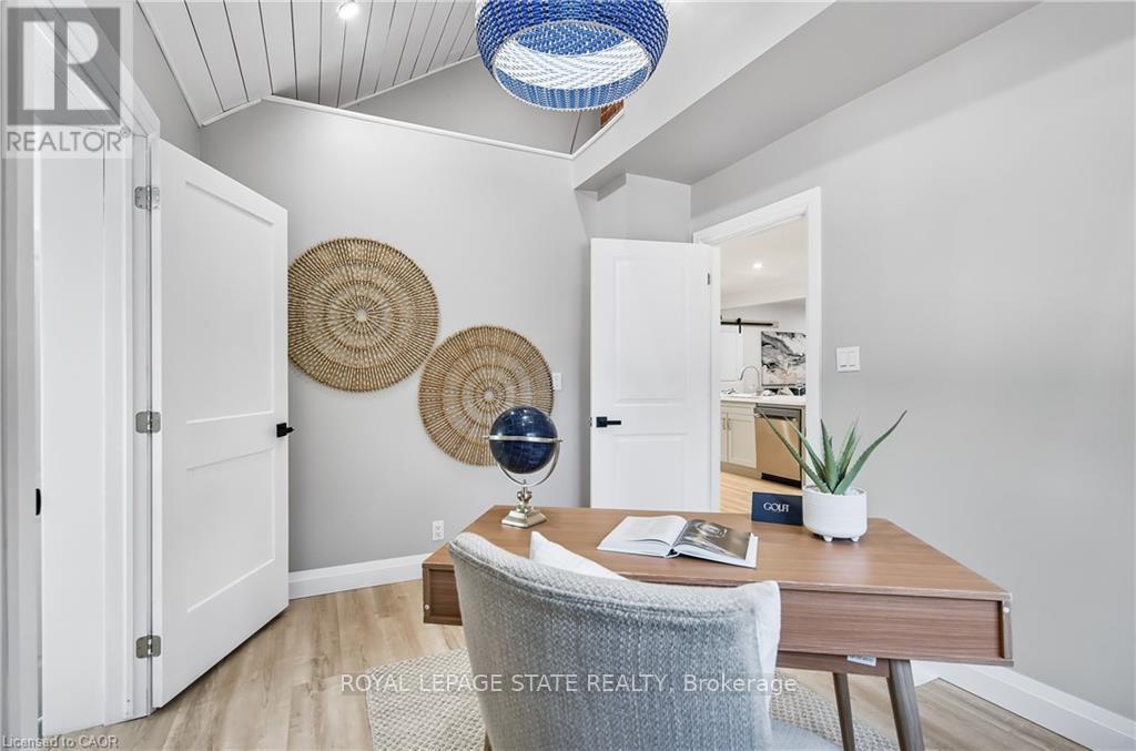 1 - 10 Comet Avenue, Hamilton, Ontario  L8H 7E5 - Photo 11 - X12562242