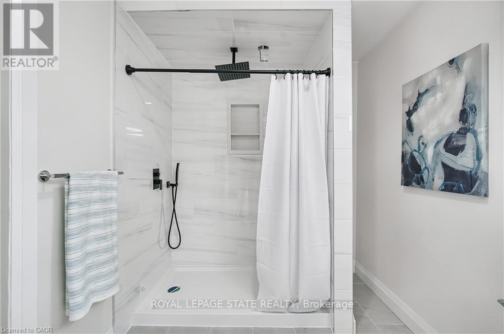 1 - 10 Comet Avenue, Hamilton, Ontario  L8H 7E5 - Photo 8 - X12562242