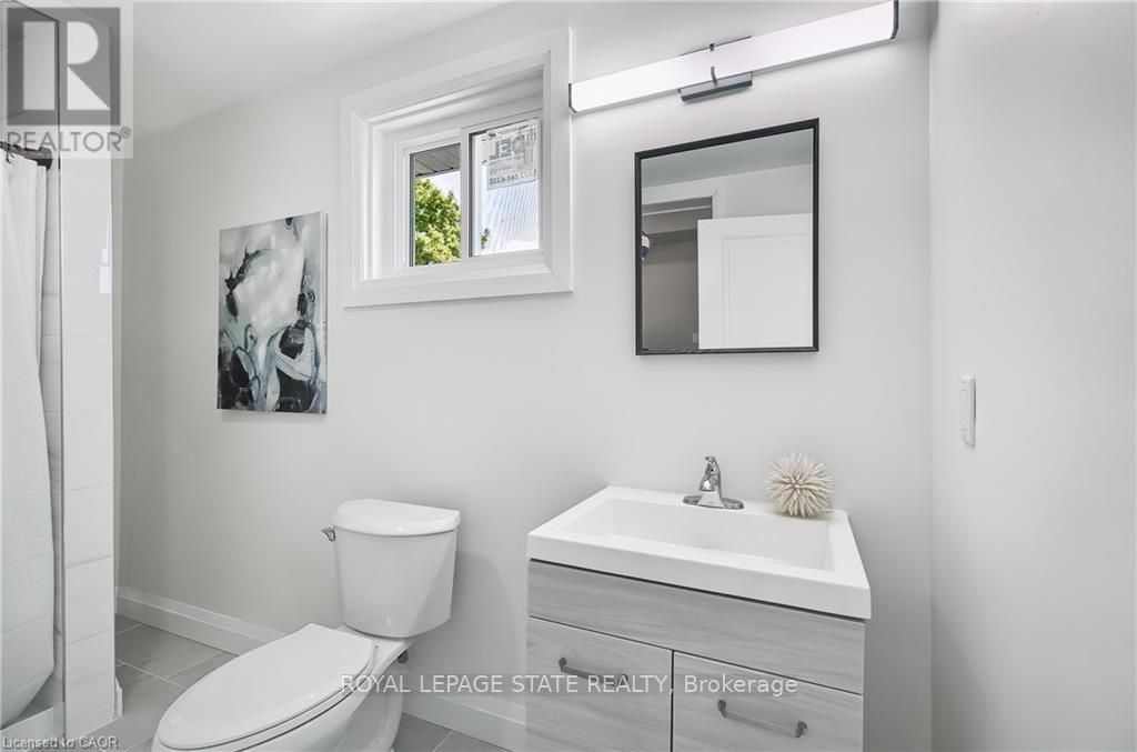 1 - 10 Comet Avenue, Hamilton, Ontario  L8H 7E5 - Photo 9 - X12562242