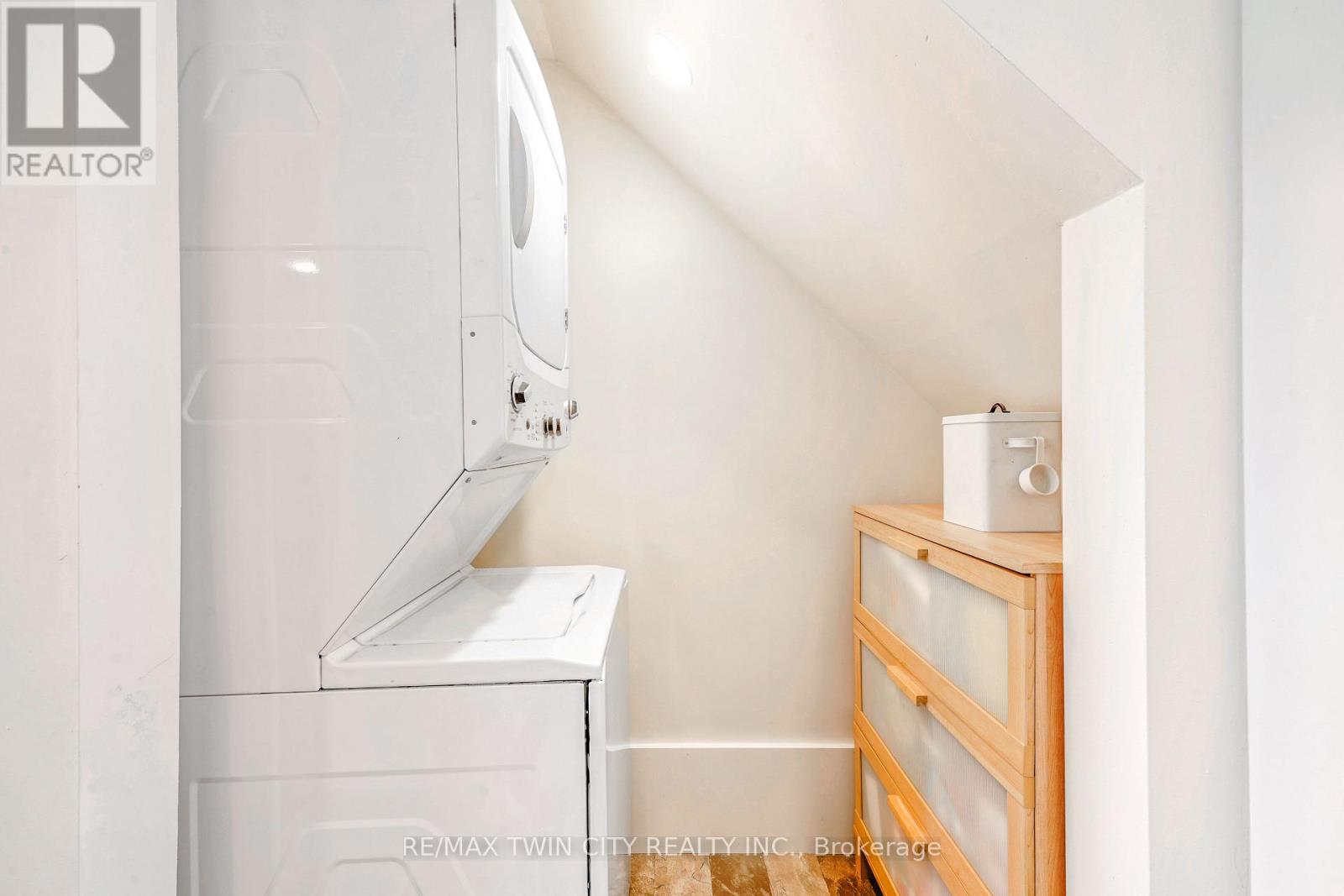 79 Palace Street, Brantford, Ontario  N3T 3W8 - Photo 8 - X12562420