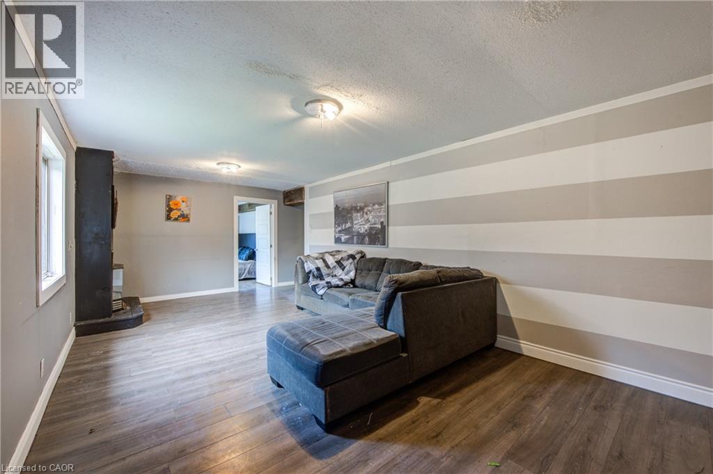 90 Tank Street, Petrolia, Ontario  N0N 1R0 - Photo 7 - 40789507