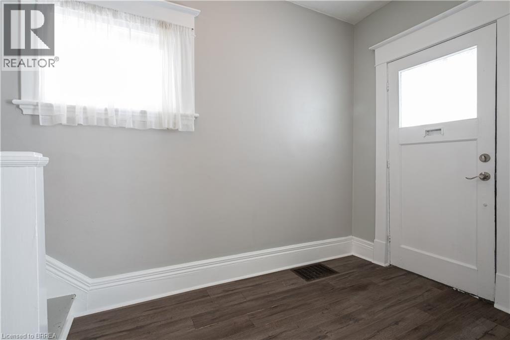 24 Campbell Street, Brantford, Ontario  N3R 1X8 - Photo 2 - 40789083