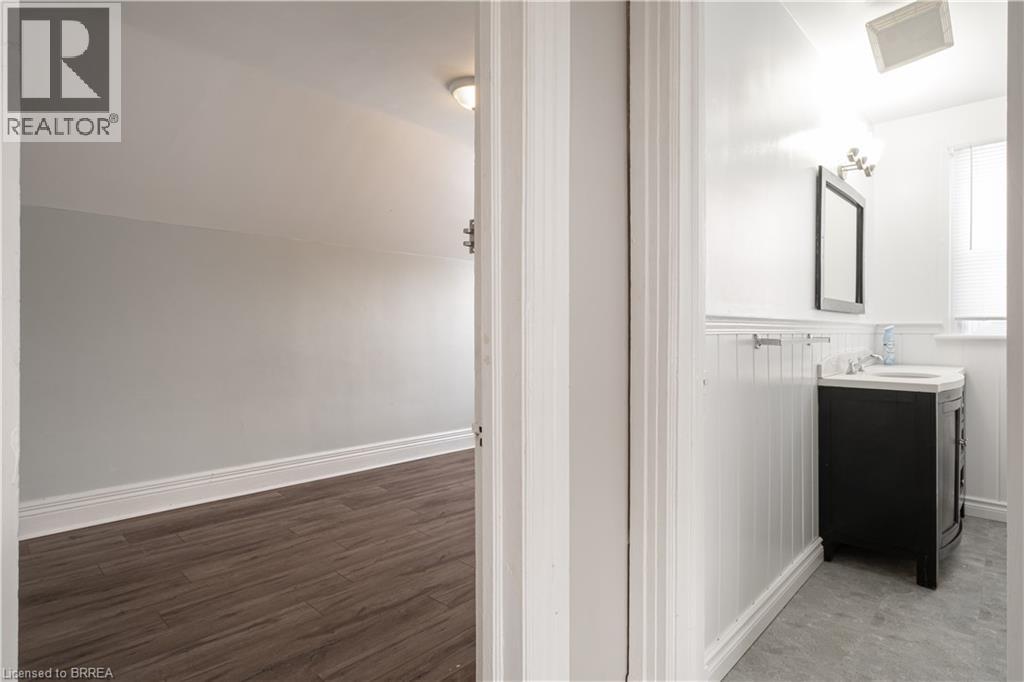 24 Campbell Street, Brantford, Ontario  N3R 1X8 - Photo 21 - 40789083