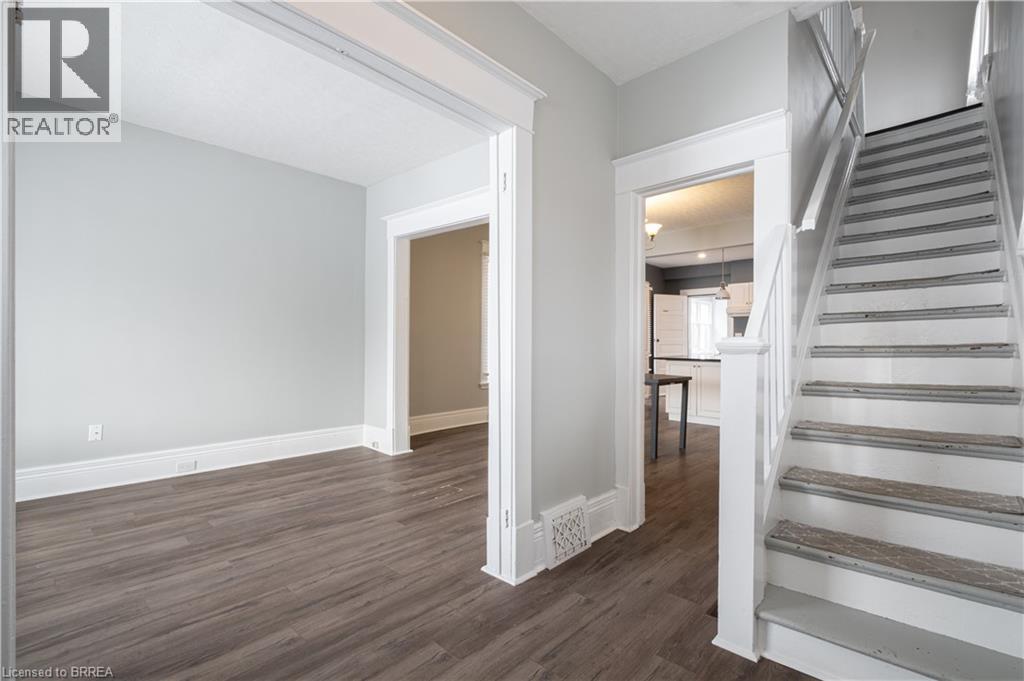 24 Campbell Street, Brantford, Ontario  N3R 1X8 - Photo 3 - 40789083