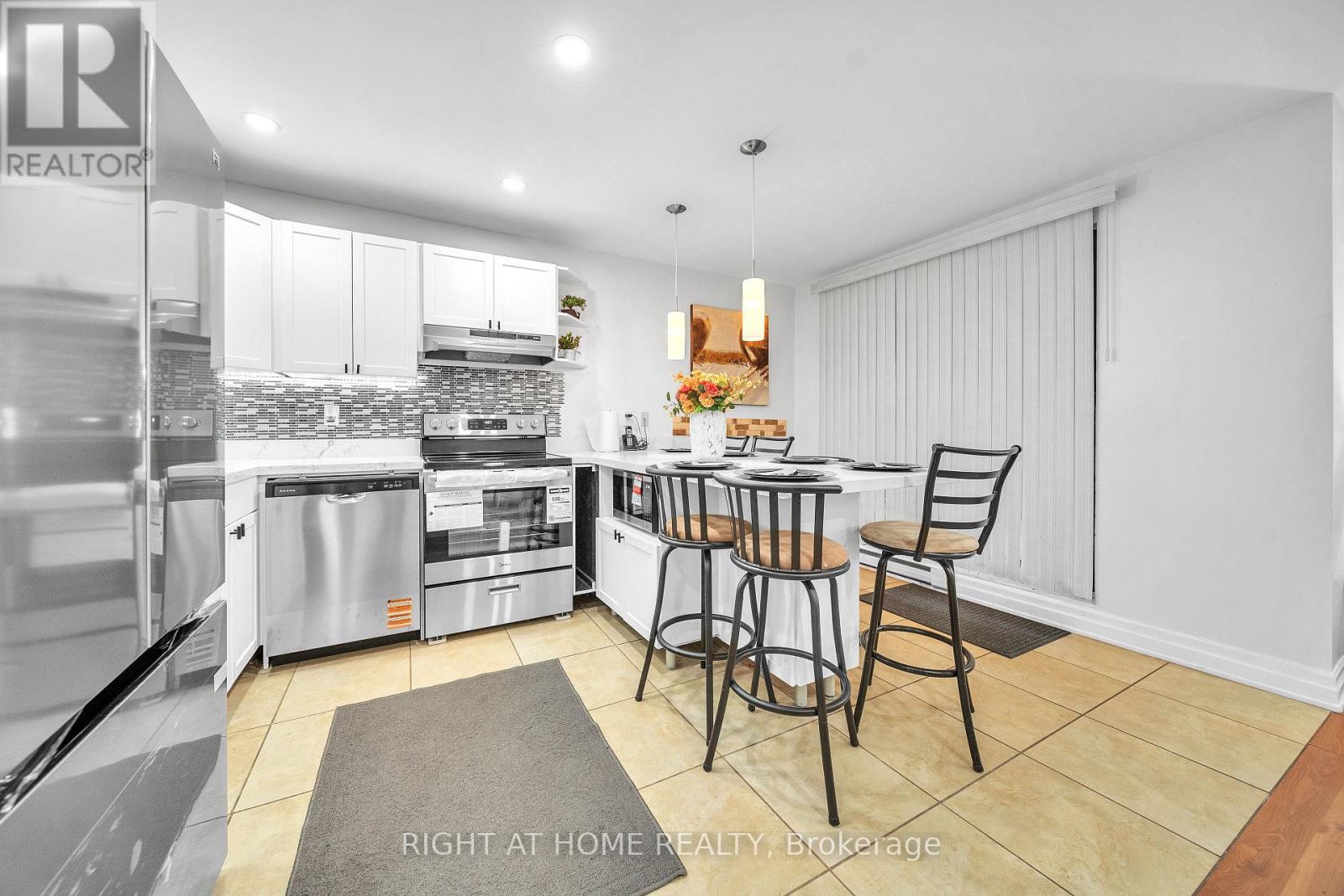 132 - 1058 Falgarwood Drive, Oakville, Ontario  L6H 2P3 - Photo 14 - W12557428