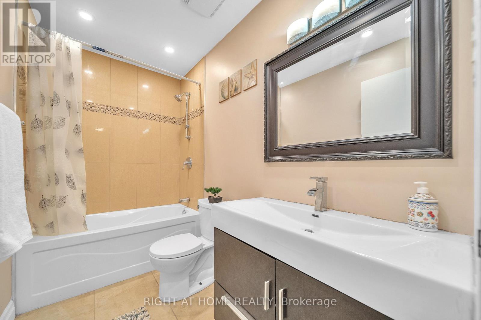 132 - 1058 Falgarwood Drive, Oakville, Ontario  L6H 2P3 - Photo 26 - W12557428