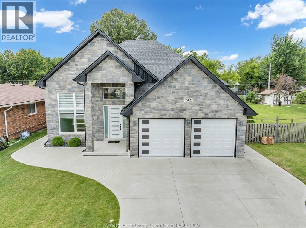 MLS# 25029192: 2927 CLEMENCEAU BOULEVARD, Windsor, Canada