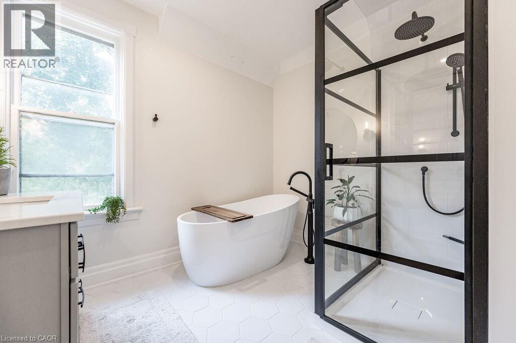 69 Ahrens Street W, Kitchener, Ontario  N2H 4B8 - Photo 38 - 40788938