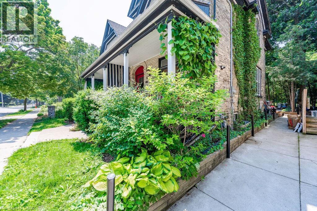 69 Ahrens Street W, Kitchener, Ontario  N2H 4B8 - Photo 4 - 40788938